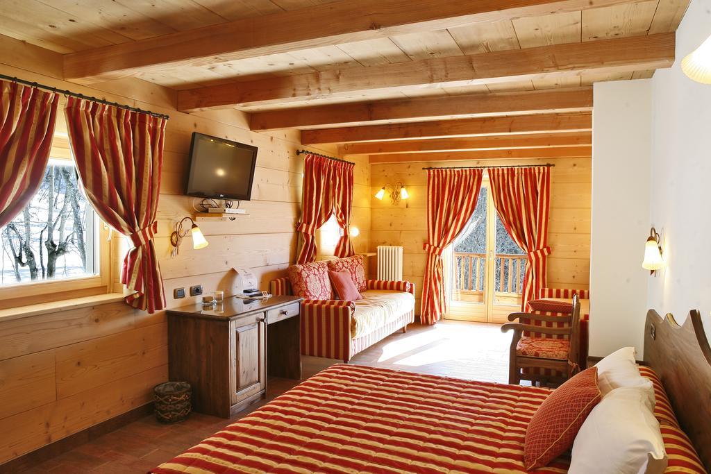 Hotel Les Combes La Salle Zewnętrze zdjęcie